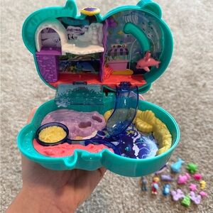 Polly Pocket Otter Aquarium Playset